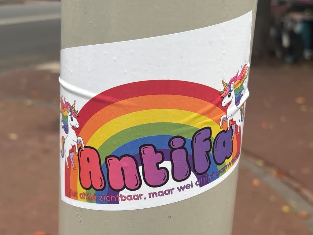 Antifa niet altijd zichtbaar, maar wel altijd aanwezig sticker in The Hague