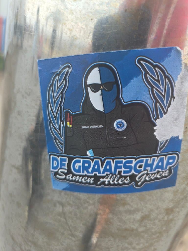 Samen alles geven sticker in Blanes