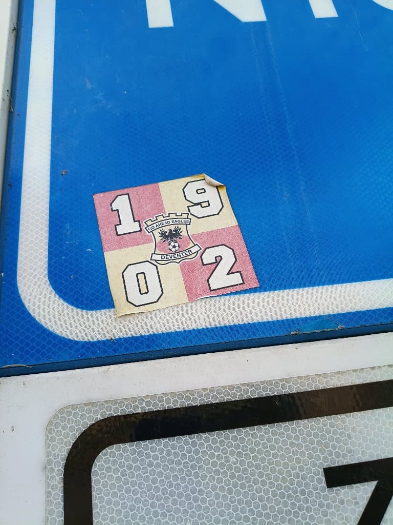 1902 go ahead Eagles deventer sticker in Nieuw-Balinge